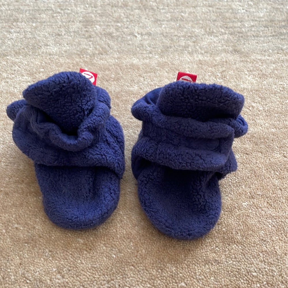 Zutano navy blue fleece booties 3 months